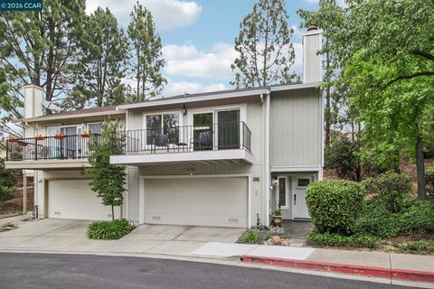Photo of 2460 Heatherleaf Lane Ln, Martinez, CA 94553 (MLS # 41132192)