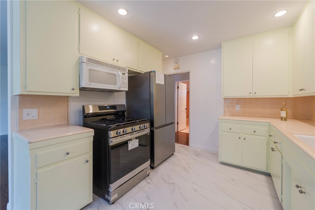 326 Hermosa Avenue 7