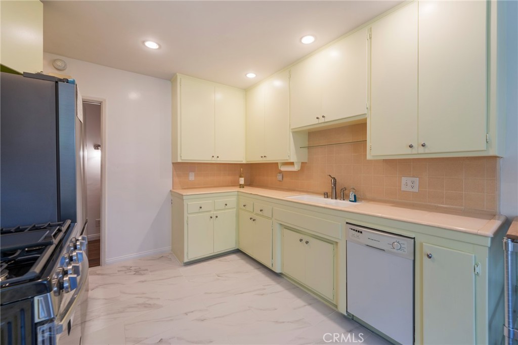 326 Hermosa Avenue 7
