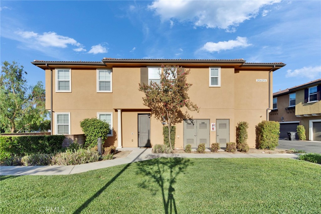 This bright end-unit townhome in a gated North Ontario community offers extra privacy, abundant natural light, and no Mello-Roos taxes. Built in 2016, it features 3 bedrooms, 2.5 bathrooms, a flexible loft space, and an attached 2-car garage. High ceilings and double-pane windows make the space feel open and welcoming. Enjoy community amenities like a pool, clubhouse, and BBQ area—all in a convenient location close to shopping, dining, and freeways.