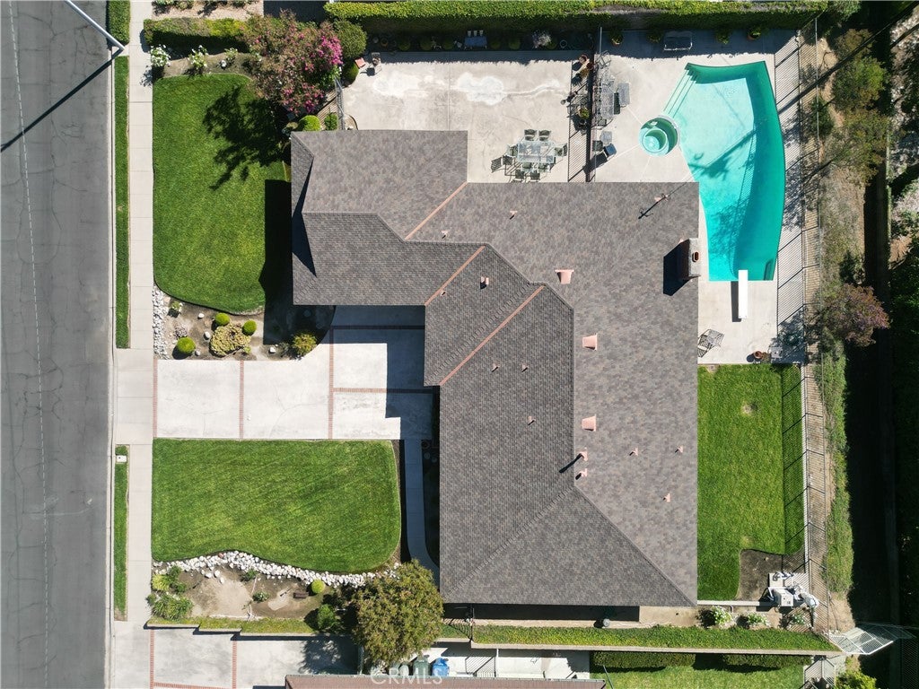 644 Crestglen Road