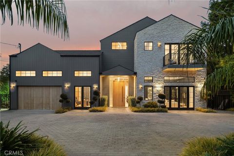 20511 Wells Drive Woodland Hills CA 91364