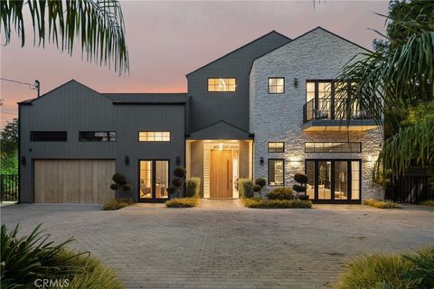 20511 Wells Drive Woodland Hills CA 91364