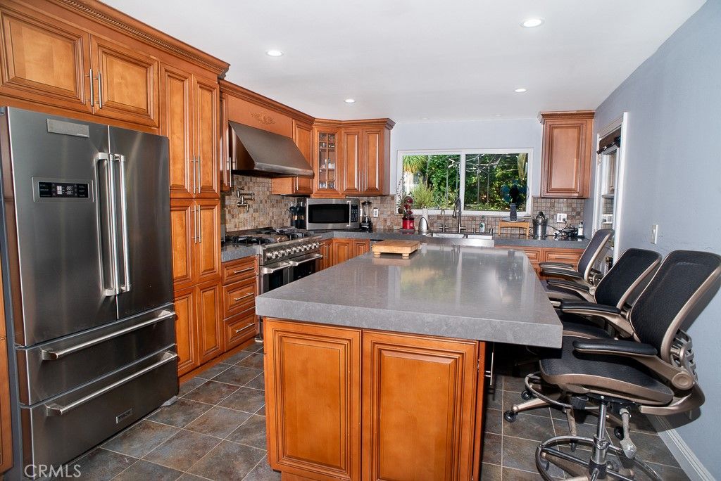 Photo of 4522 Conchita, Tarzana, CA 91356 (MLS # SR25259898)