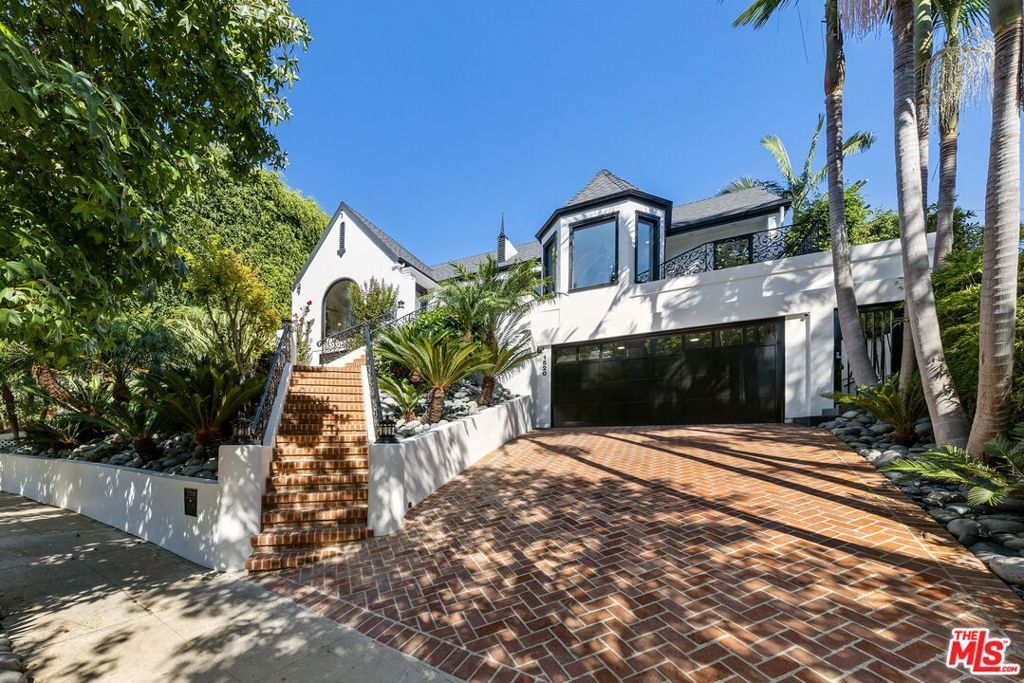 Photo of 1520 Comstock Avenue, Los Angeles, CA 90024 (MLS # 25577041)
