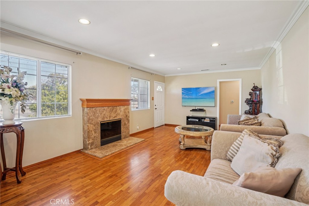 2116 Marine Avenue