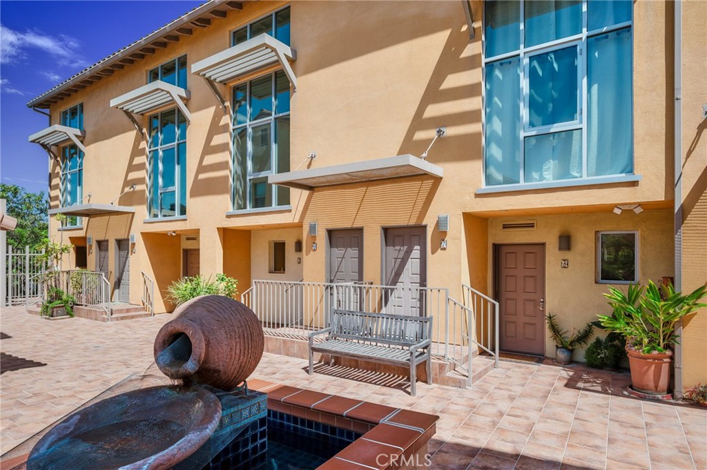 Welcome to Ventura's beautiful Westside!
Great one bedroom, one full bath, 945 square foot open loft style condo now available in a wonderful community within this Westside's creative and cultural hub.
Completely remodeled modern bathroom with exhaust fan/light and Bluetooth speaker, new LED lighting throughout, kitchen pantry, abundant storage, and a new 10'4" long closet with mirrored doors.
The unit is equipped with maple cabinets, granite countertops, gas oven, dishwasher, stainless steel sink and refrigerator, and clothes washer/dryer hookups. Community amenities include secure, gated building and garage entry, one dedicated parking space and one storage locker, bike racks, a dog run and a surfboard storage room. Very low HOA dues!
This spirited, vibrant neighborhood is a walker and bicyclist's dream. Located all within approximately a mile of your new home, enjoy amazing beaches, surfers point, the pier, Ventura/Ojai and beach bike trails, Ventura County Fairgrounds, Amtrak train station, Saturday morning farmers market, Buenaventura Mission, diverse architecture, Majestic and Rubicon theaters, movie theater, two libraries, several small community centers and museums, Museum of Ventura County, Ventura Botanical Gardens, art galleries and studios, boutiques, thrift shops, fantastic local restaurants, cafes, breweries, wine bars and coffee houses.
Are you ready to call 285 N Ventura Avenue #5 home?