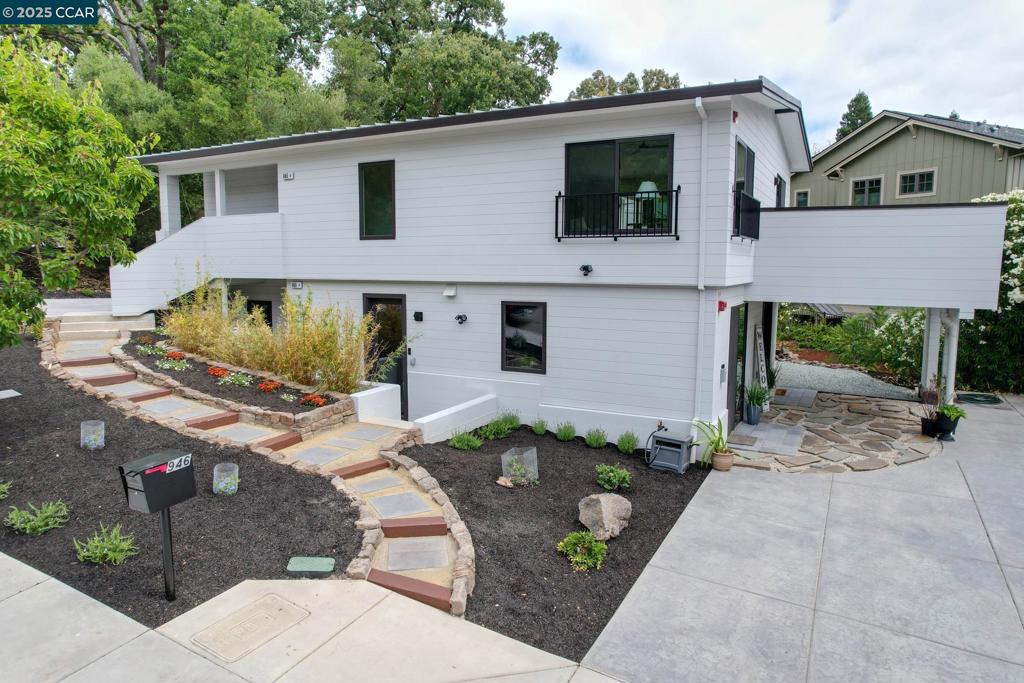 946 Risa Road