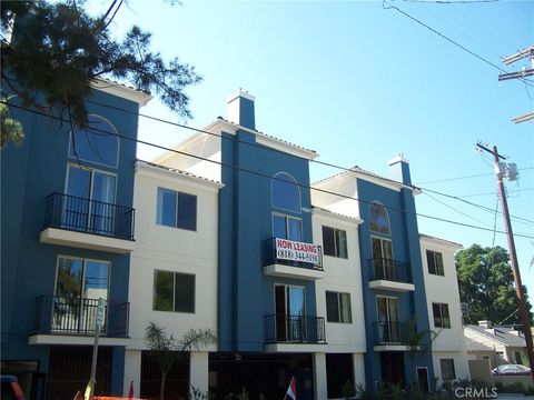 Photo of 6825 Baird Avenue #109, Reseda, CA 91335 (MLS # SR26101039)