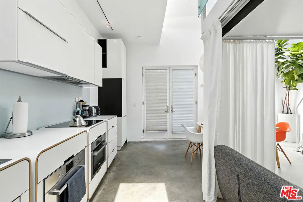 Santa Monica, California 90405, United States, ,1 BathroomBathrooms,Residential,Active,194330