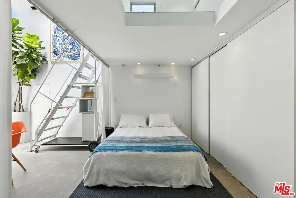 Santa Monica, California 90405, United States, ,1 BathroomBathrooms,Residential,Active,194330