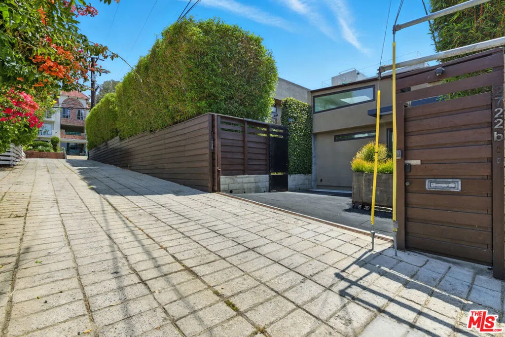 Santa Monica, California 90405, United States, ,1 BathroomBathrooms,Residential,Active,194330