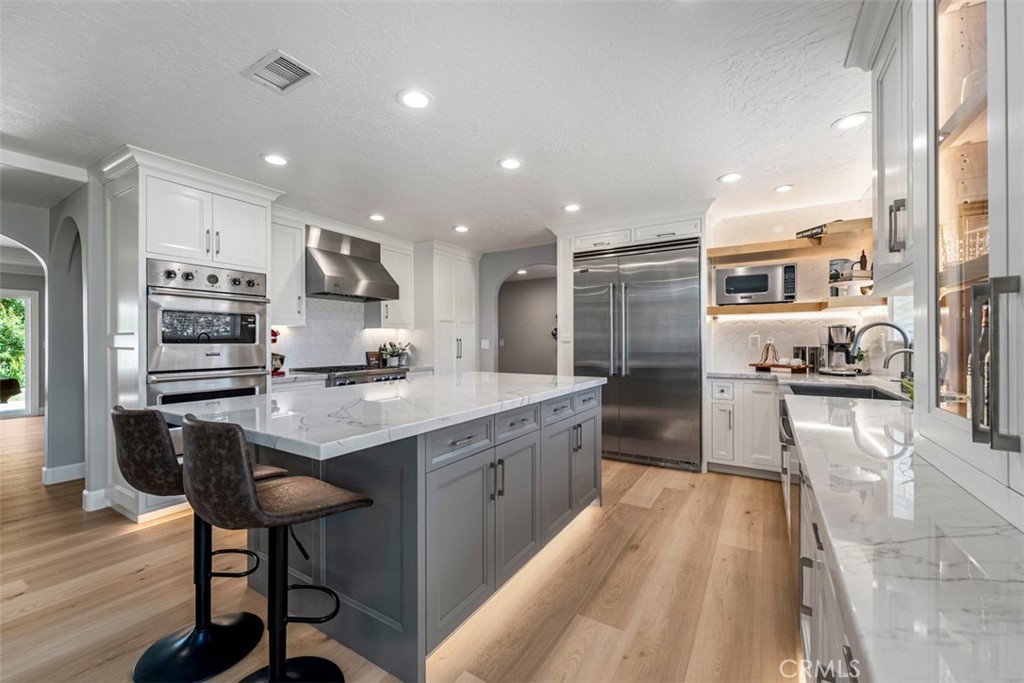 5102 Club Terrace