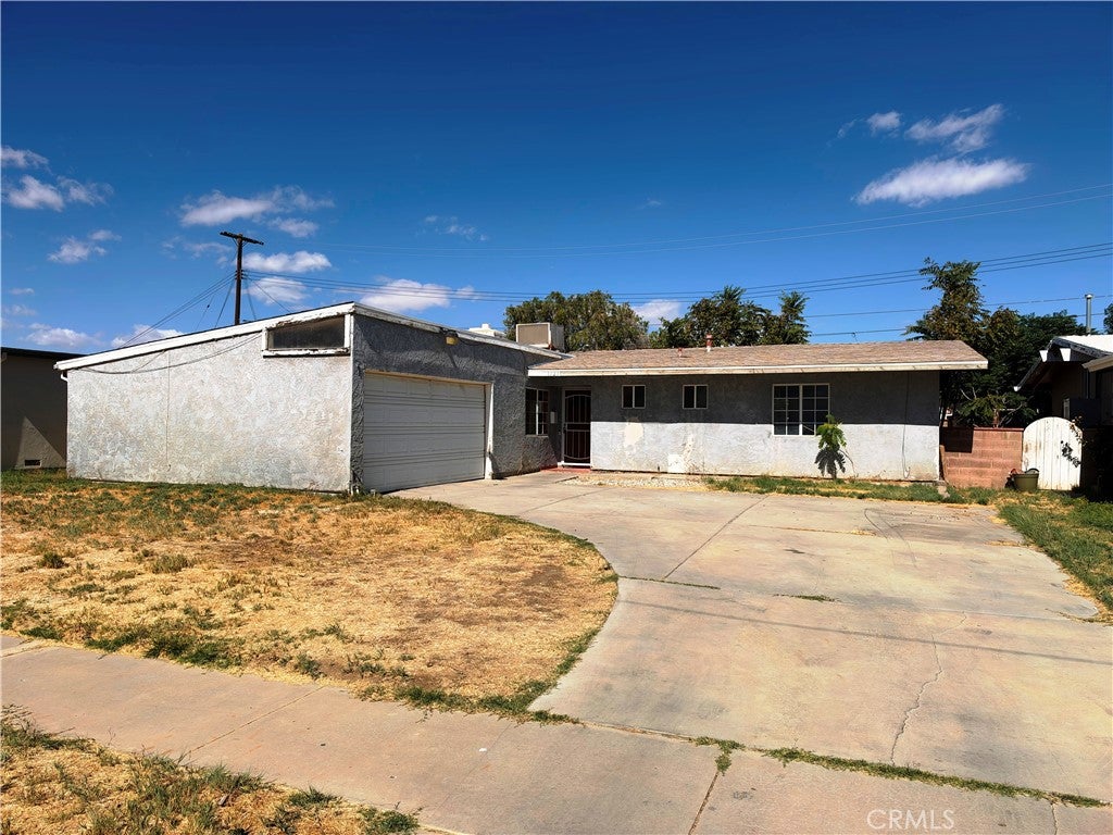 Photo of 1121 Valiant ST, Lancaster, CA 93534 (MLS # SW26222371)