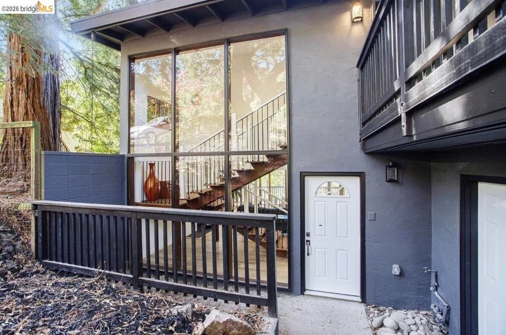 6855 Gunn DR DR, Oakland CA 94611