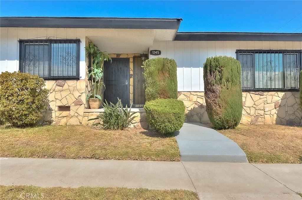 1345 W 124th ST, Los Angeles CA 90044