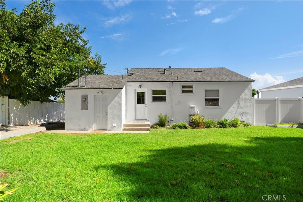 Photo of 17832 Rhoda St, Encino, CA 91316 (MLS # SR25220635)