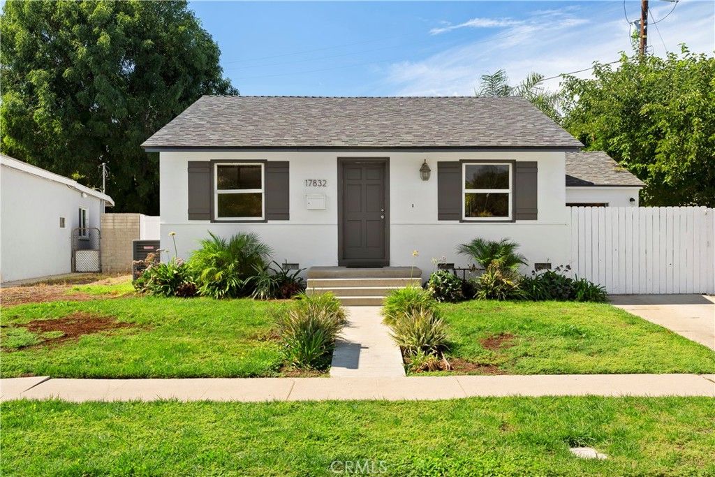 Photo of 17832 Rhoda St, Encino, CA 91316 (MLS # SR25220635)