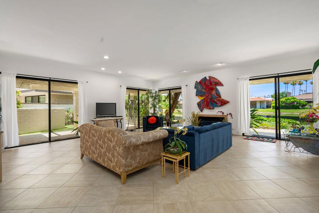 4 Reed Court
