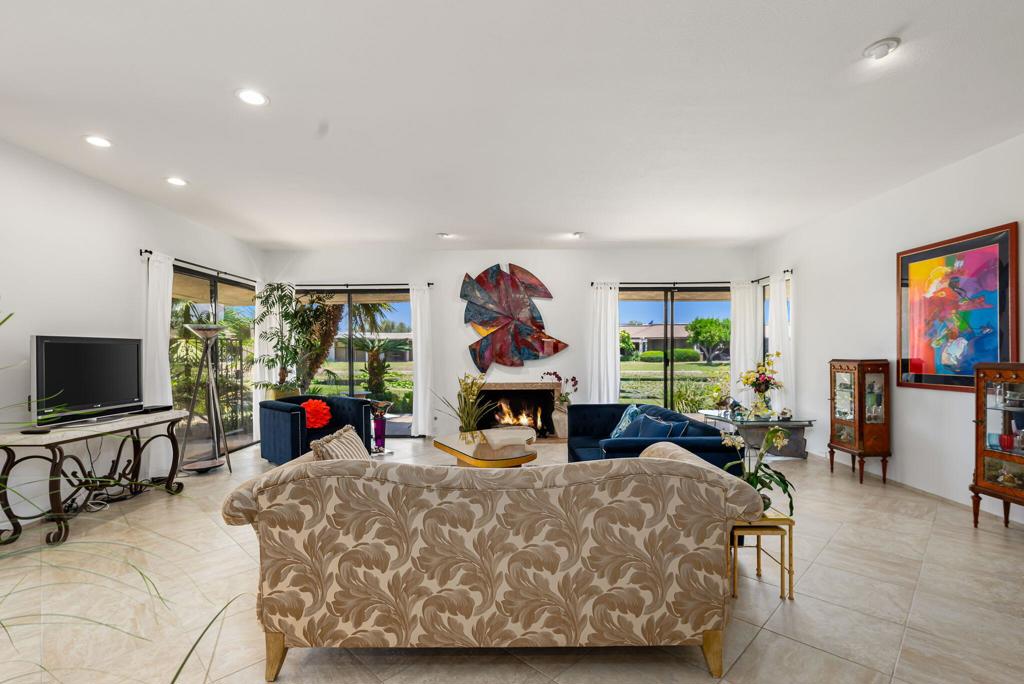 4 Reed Court
