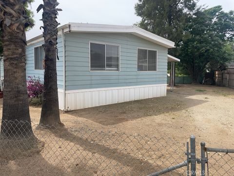 Photo of 25961 Leila Dr, Homeland, CA 92548 (MLS # SW26087083)
