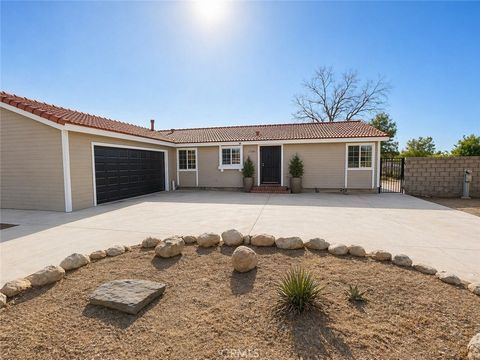 Photo of 12546 Navajo Rd, Apple Valley, CA 92308 (MLS # HD26087869)