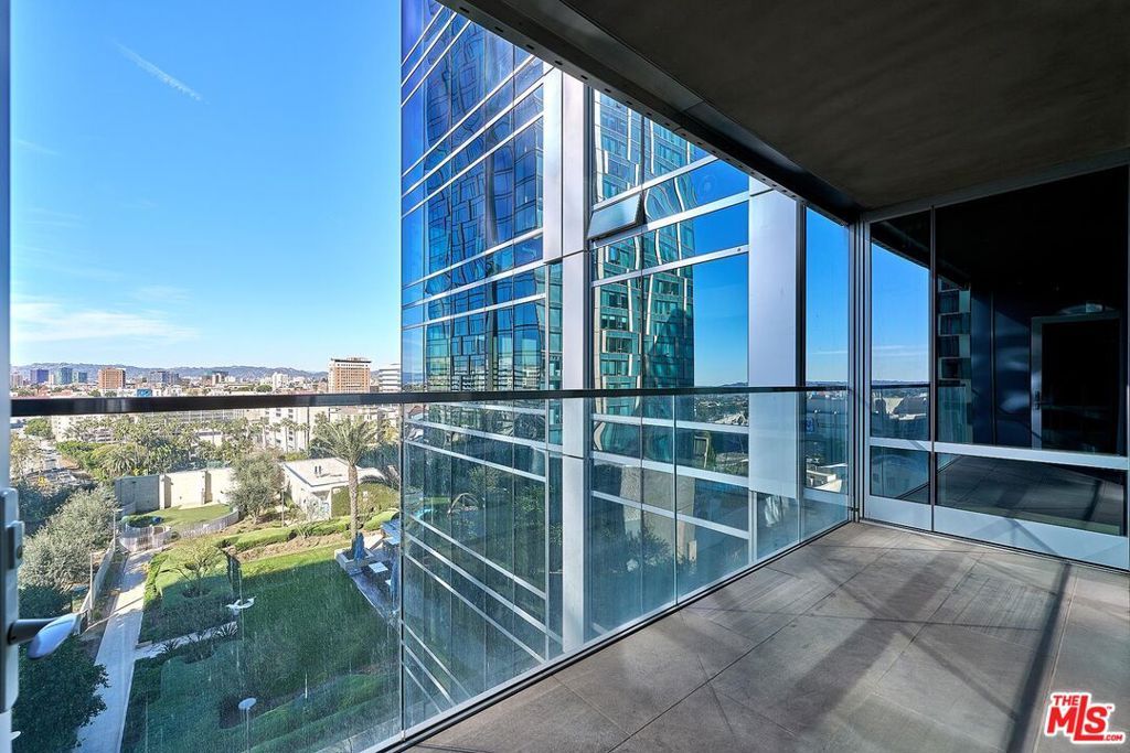 Photo of 877 Francisco Street #1516, Los Angeles, CA 90017 (MLS # 26637247)