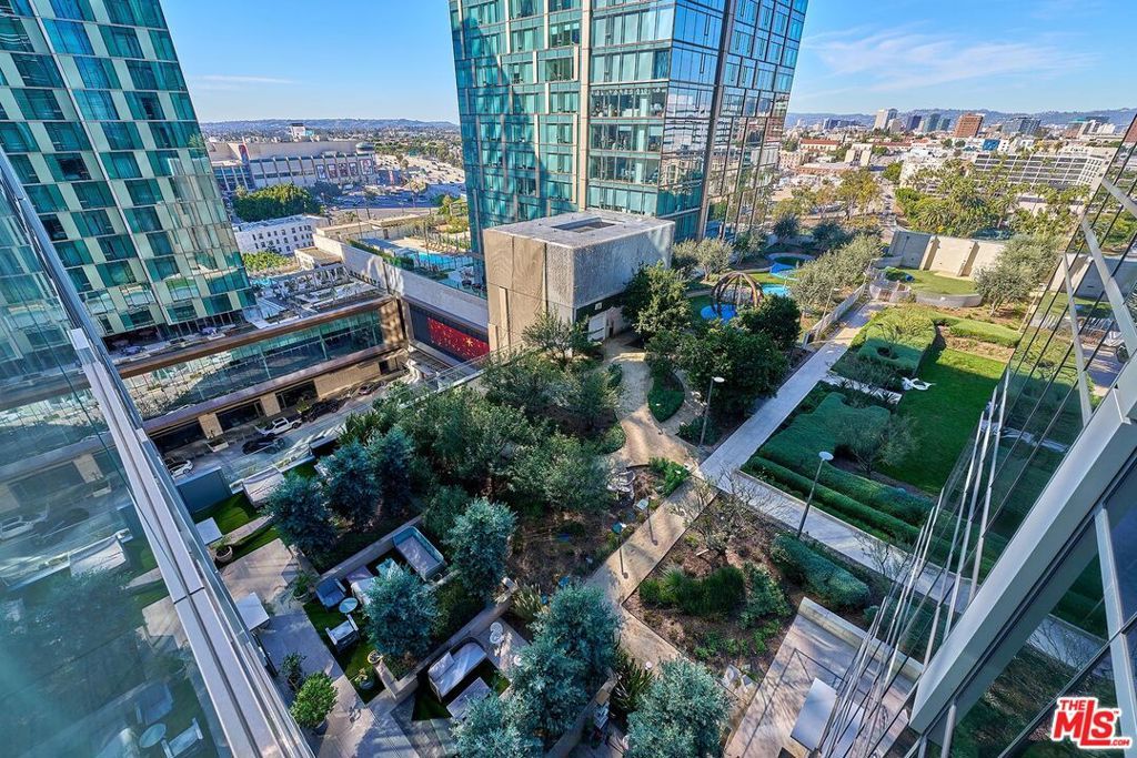 Photo of 877 Francisco Street #1516, Los Angeles, CA 90017 (MLS # 26637247)