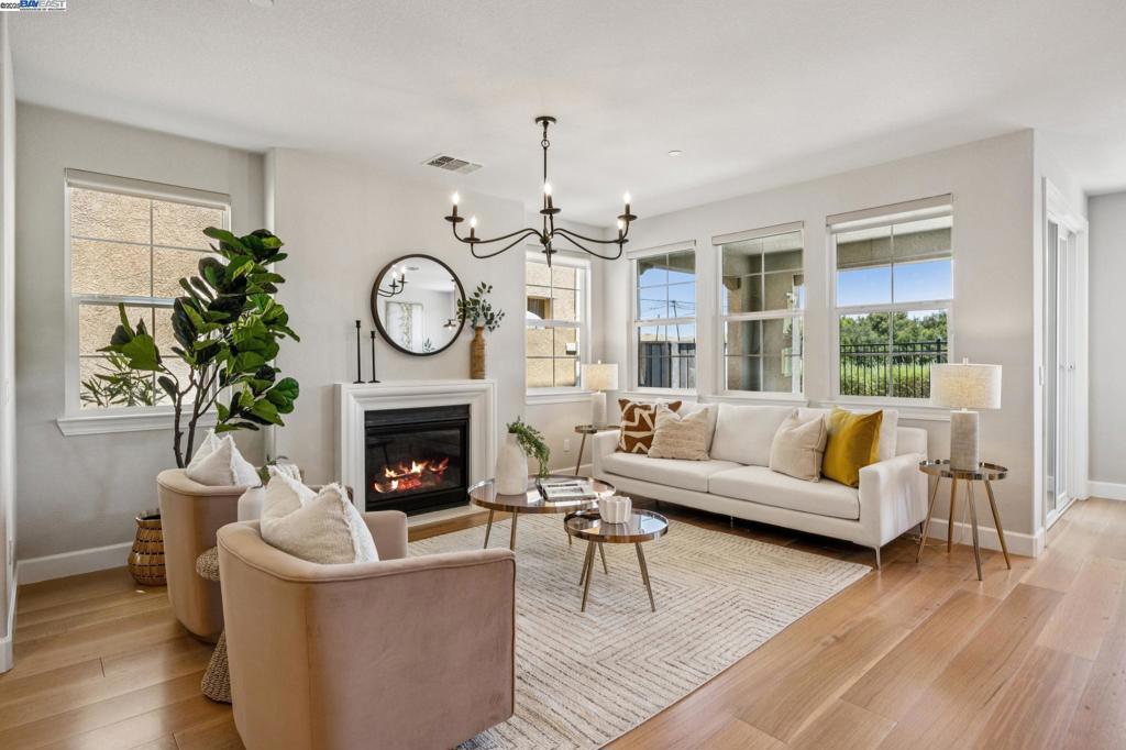 Properties 4 252 Benmore Dr
