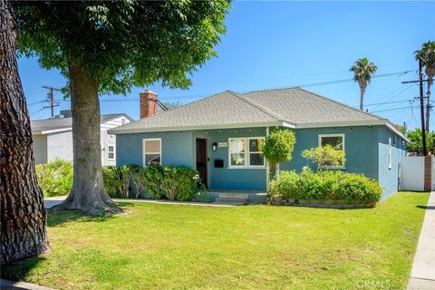 Photo of 6438 Densmore Ave, Van Nuys, CA 91406 (MLS # GD26085346)