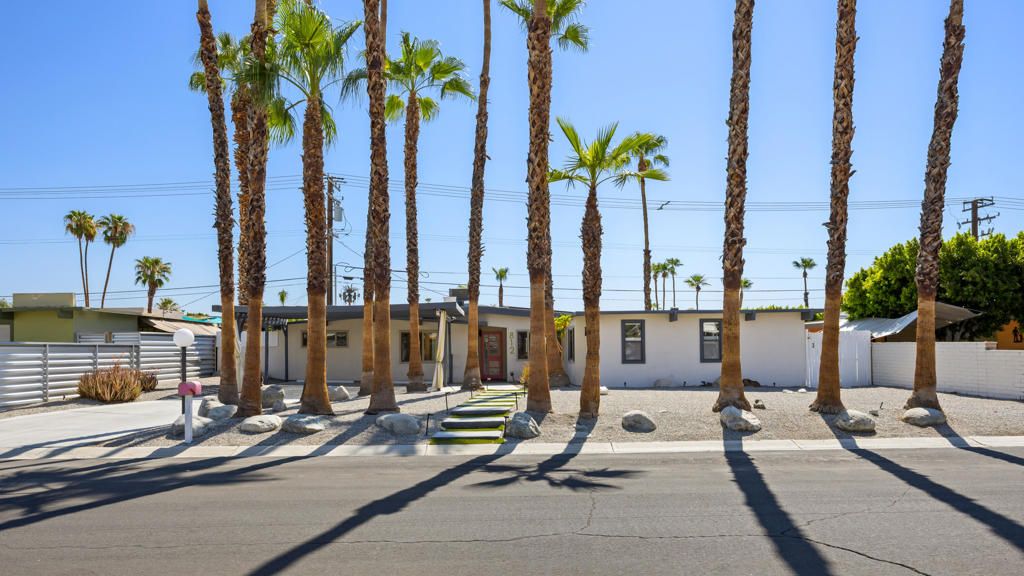 Photo of 812 S Calle Paul, Palm Springs, CA 92264 (MLS # 219137321DA)