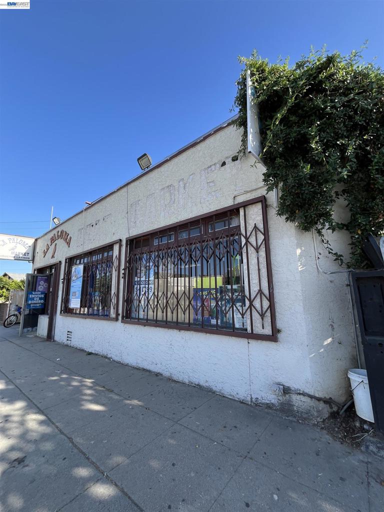 524 E Mission Rd