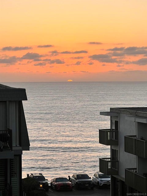 Photo of 424 Stratford Ct CT #A25, Del Mar, CA 92014 (MLS # 260022463SD)