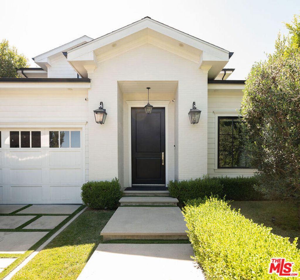 Photo of 531 N Stanley Avenue, Los Angeles, CA 90036 (MLS # 26637409)