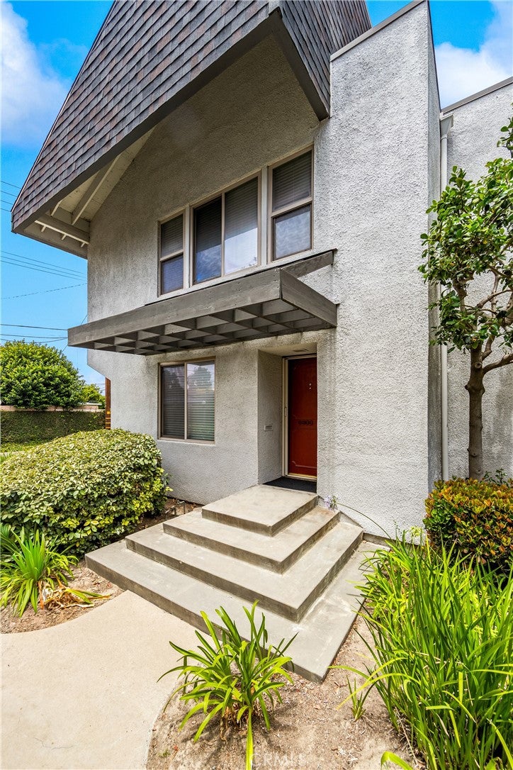 6800 Lampson AVE