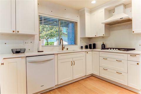 Tiny photo for 732 Via Zapata, Riverside, CA 92507 (MLS # IV26093298)