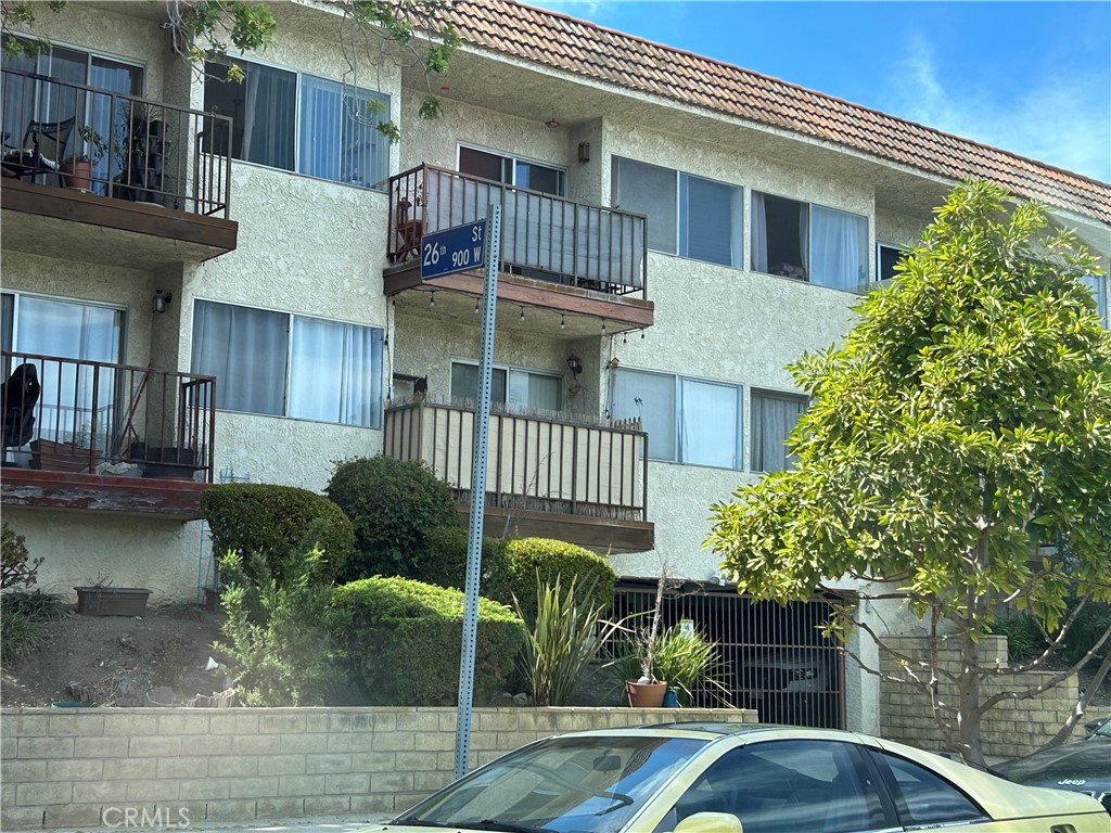 For Sale for this weekend only. Property will be taken off the market Wednesday. Great neighborhood Nice unit.