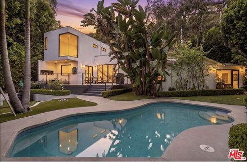 Photo of 8516 Franklin Avenue, Los Angeles, CA 90069 (MLS # 26834597)