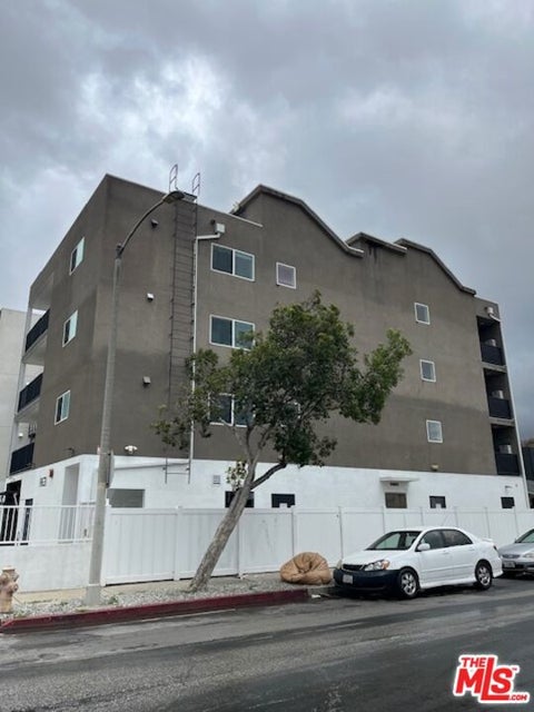 Photo of 8631 Olin Street #3, Los Angeles, CA 90034 (MLS # 26998915)