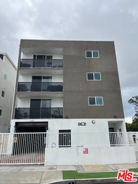 Photo of 8631 Olin Street #3, Los Angeles, CA 90034 (MLS # 26998915)