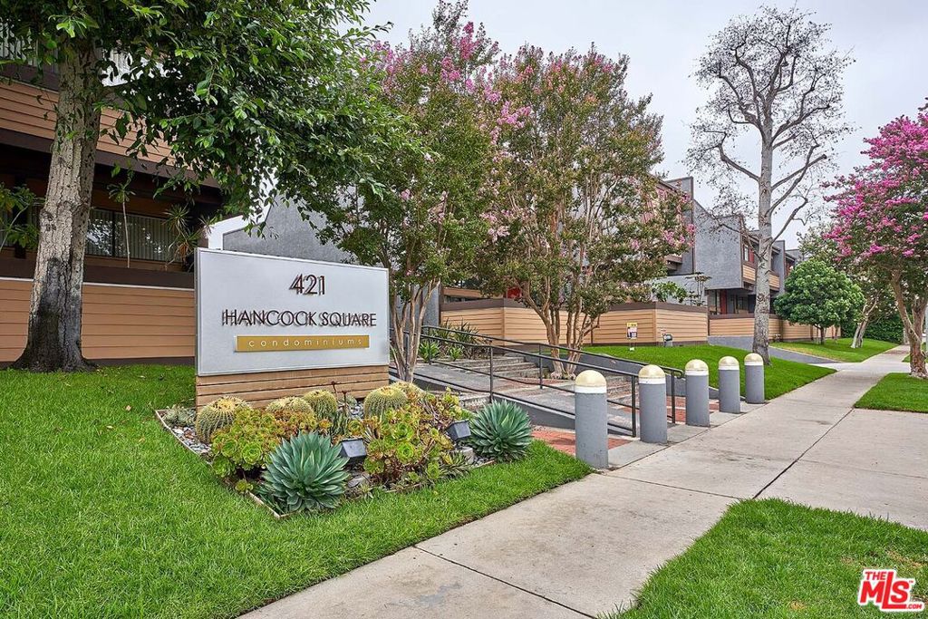 Gorgeous town-home in 'Hancock Square Condominiums and the Third Street School district. This 2 bed, 3bath home shows extremely well with large open living area, living room with fireplace, high ceilings and skylight. The two large patios are ideally situated, one by the living room and the 2nd at the other end off the kitchenette. 2 assigned side by side garage parking spaces. close to the fabulous Larchmont Village, shopping, delicious restaurants, banks, book stores to browse in, and easy access to freeways that lead to greater L.A