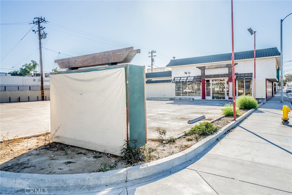 17812 Bellflower Boulevard