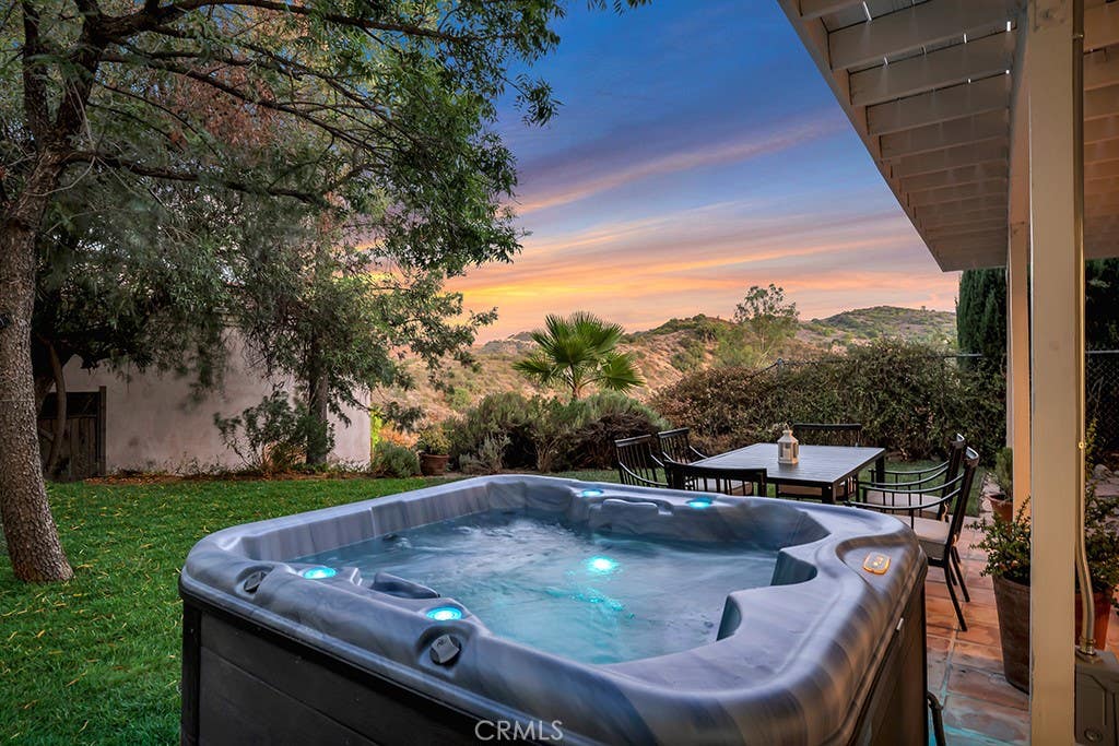 Photo of 20908 Bandera Street, Woodland Hills, CA 91364 (MLS # SR26176661)