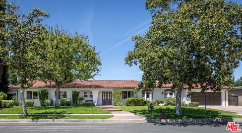 Photo of 19523 Vintage Street, Northridge, CA 91324 (MLS # 26825555)