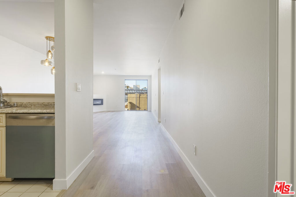 625 S Berendo Street 209