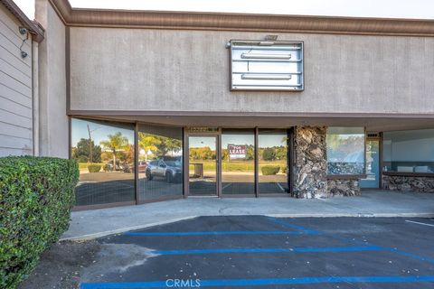 Photo of 24609 Arch Street, Newhall, CA 91321 (MLS # SR25174496)