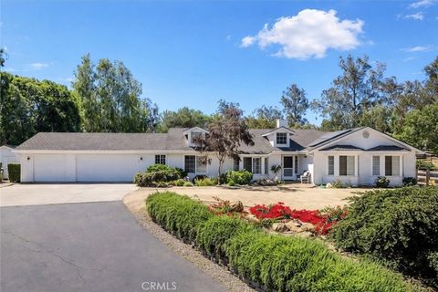 Photo of 760 Black Oak Lane, Nipomo, CA 93444 (MLS # SR26008566)