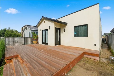 Photo of 1513 W 60th Street, Los Angeles, CA 90047 (MLS # SR25279874)