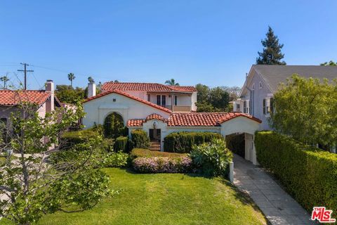 Photo of 826 S Highland Avenue, Los Angeles, CA 90036 (MLS # 26660039)