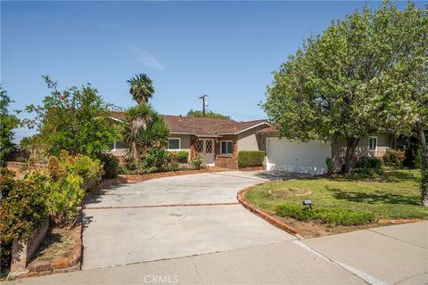 Photo of 525 S Darwood Avenue, San Dimas, CA 91773 (MLS # CV26059084)
